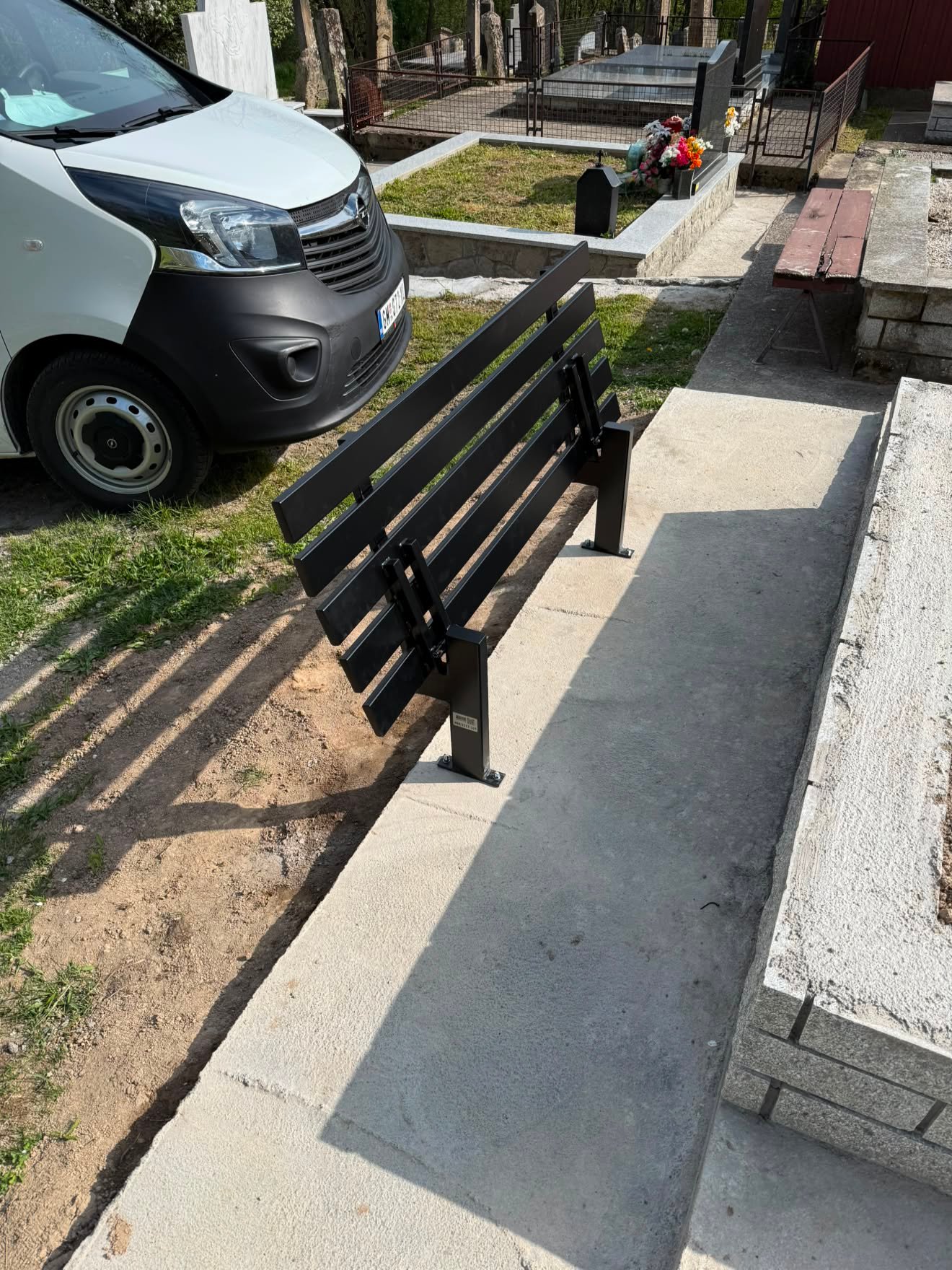 Sklopiva inox klupa za groblje – primer 8